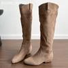 Замшевые женские высокие сапоги с острым носком на низком каблуке, сексуальная обувь для женщин, тренд 2025, зимняя мода, дизайнерское платье, элегантные Zapatos De Mujer