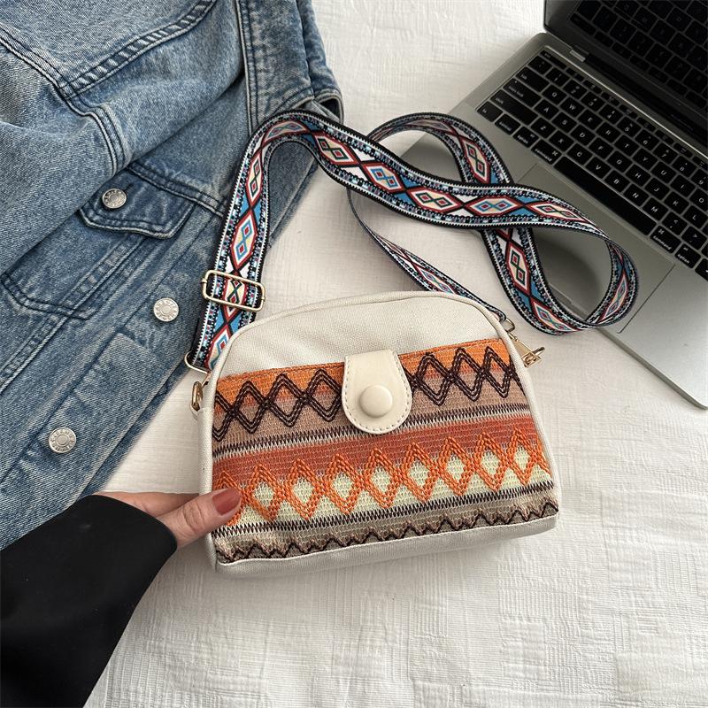 Ethnic Style and Personalized Trendy Women's Bag In Spring New Style Fashionable  Simple  Large Capacity Retro One-shoulder Crossbody Small Square Bag