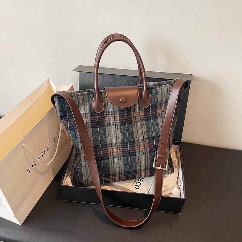 Оптовая ретро клетчатая сумка большой вместимости женская 2025 новая контрастная сумка-тоут высокого класса на плечо/кроссбоди