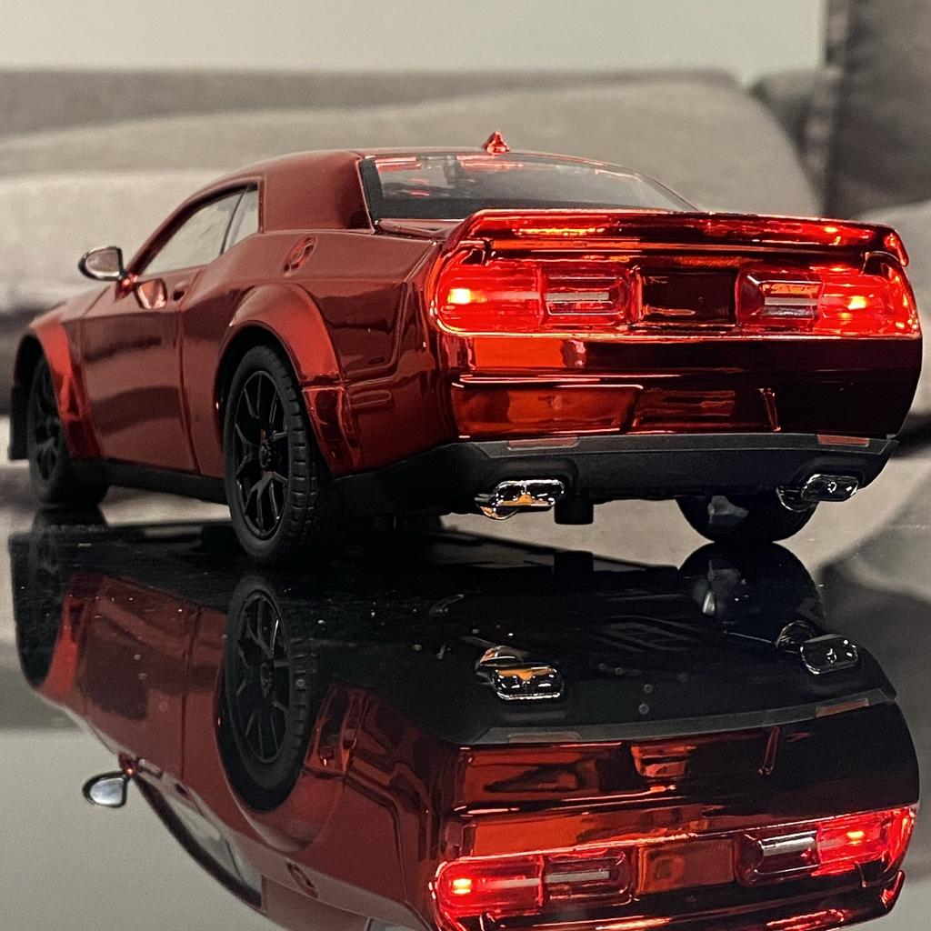 1:24 Dodge Challenger SRT Hellcat Redeye Гальваническое покрытие Спортивный автомобиль Сплав Литье под давлением Модель автомобиля Коллекция Хобби Украшения Дисплей