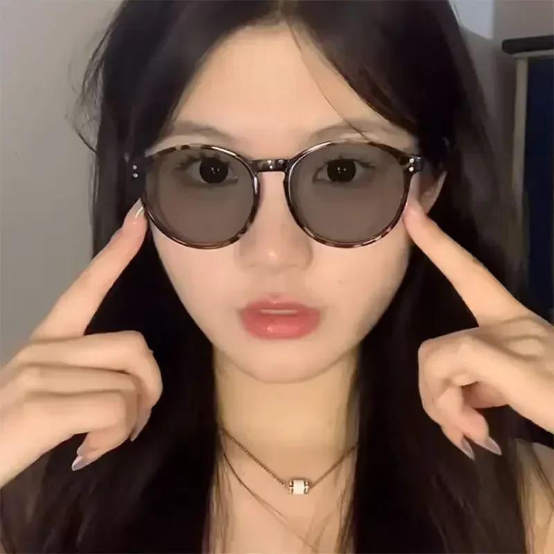 Round Pochromic Myopia Glasses Retro Color Changing Near Sight Glasses for Women Men Anti Blue Light UV Protection Eyeglasses