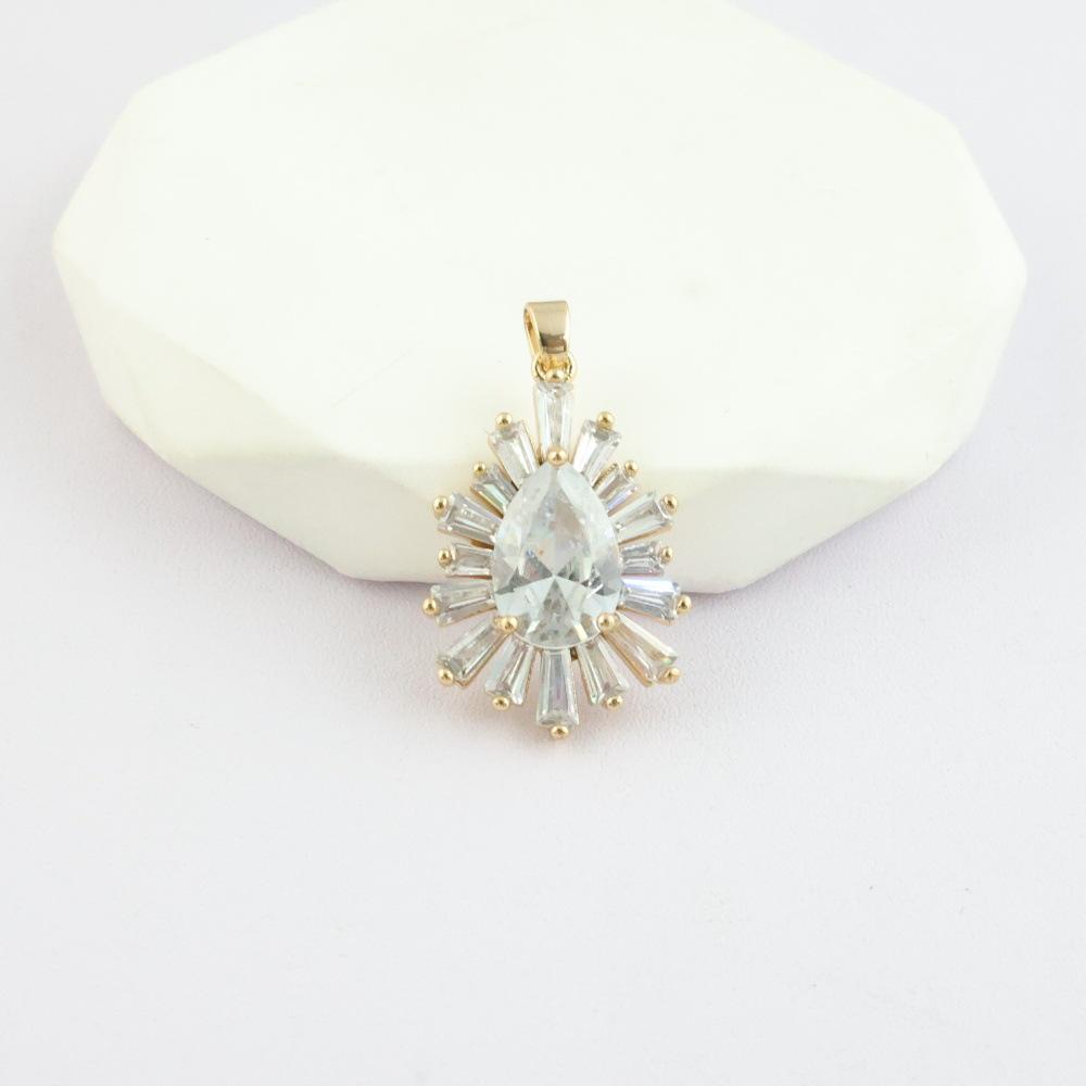 Elegant Copper Fox Gourd & Four-Leaf Clover Necklace with Zircon & Butterfly Accents for Women.