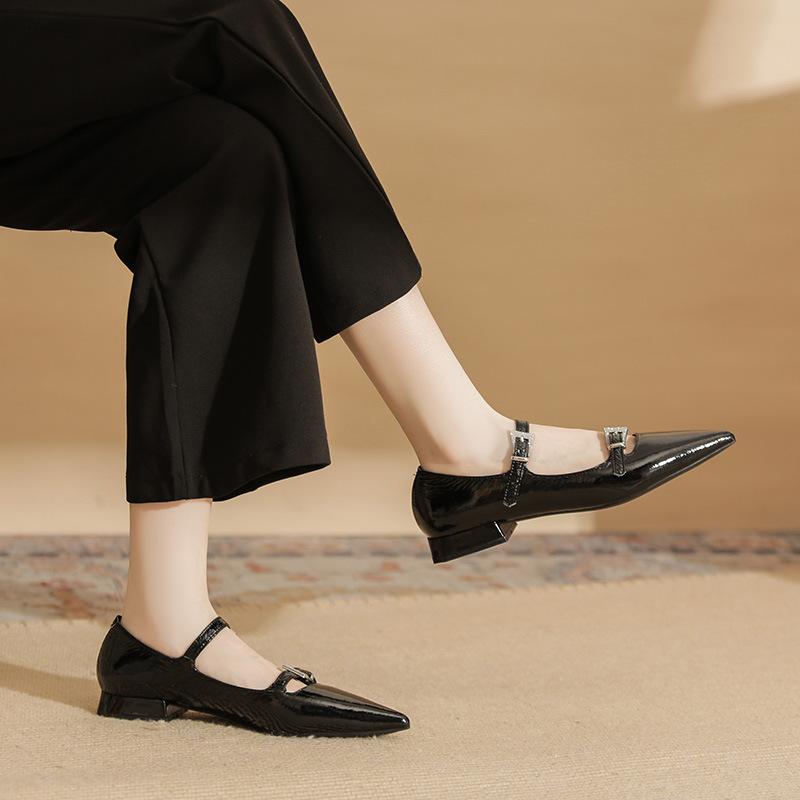 29818 [овчина] туфли на плоской подошве женские на толстом каблуке 2025 новые остроносые с ремешком Мэри Джейн кожаные туфли с морщинами