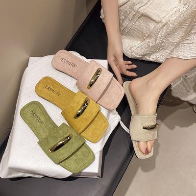 Популярные в интернете крутые шлепанцы женские 2025 лето новые корейская версия модные с металлической пряжкой для улицы пляжные крутые шлепанцы