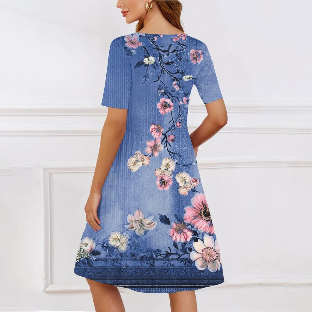 Женское повседневное платье с круглым вырезом и короткими рукавами. Платье со свободной талией и складками. Платье с складками на талии.