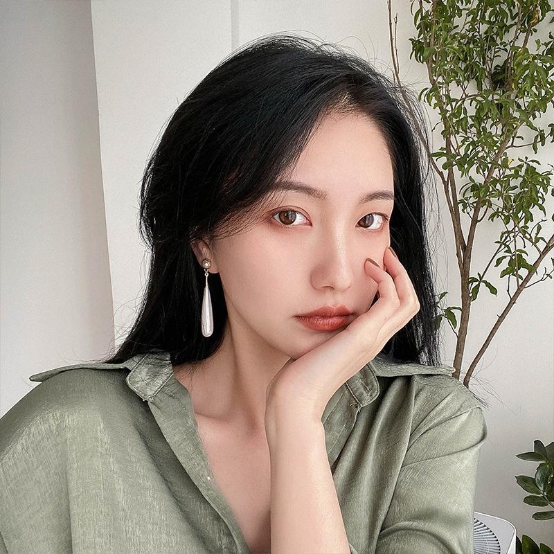 Ladies Classic Vintage Baroque Pearl Pendant Earrings Elegant Water Drop Long Earrings Trend Ladies Jewelry