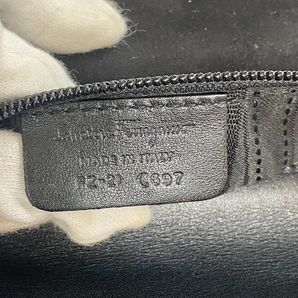 Б/у Сумка на плечо Salvatore Ferragamo черная Замша Женская