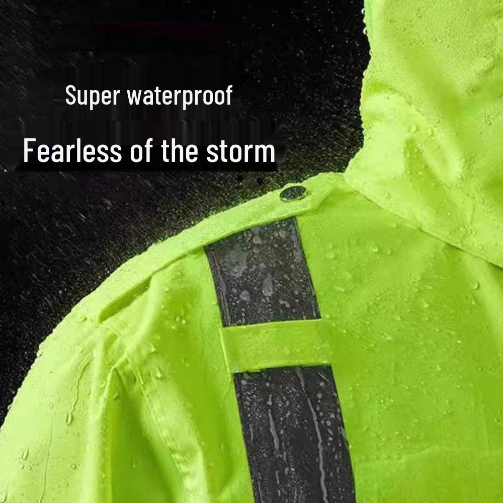 Светоотражающий водонепроницаемый дождевик для обеспечения безопасности дорожного движения и патрулирования
