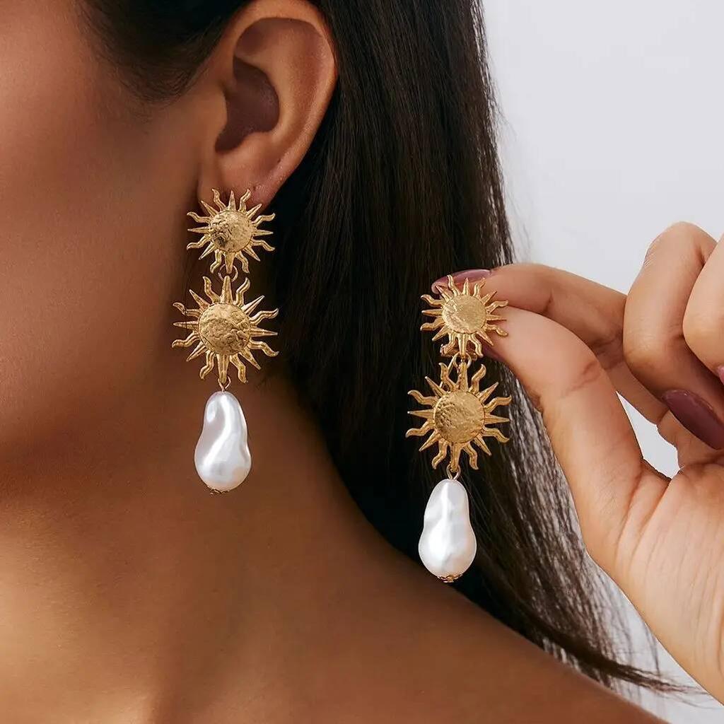 Salircon Vintage Gold Color Sunflower Pendant Earrings for Women 2026 Luxury Imitation Pearl Earring Fashion Party Jewelry Gift