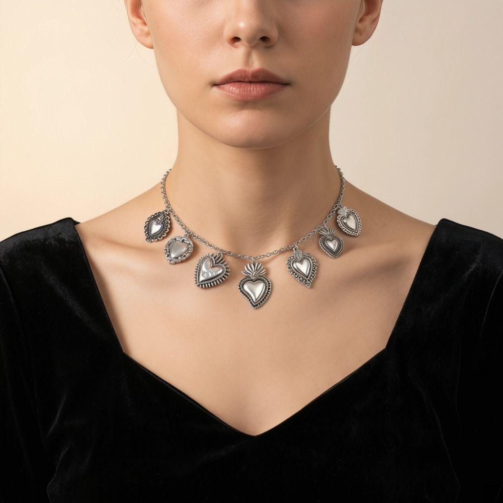 Exaggerated Chain Necklace Vintage Heart Pendant Necklace Women Neck Jewelry Women's Accessory