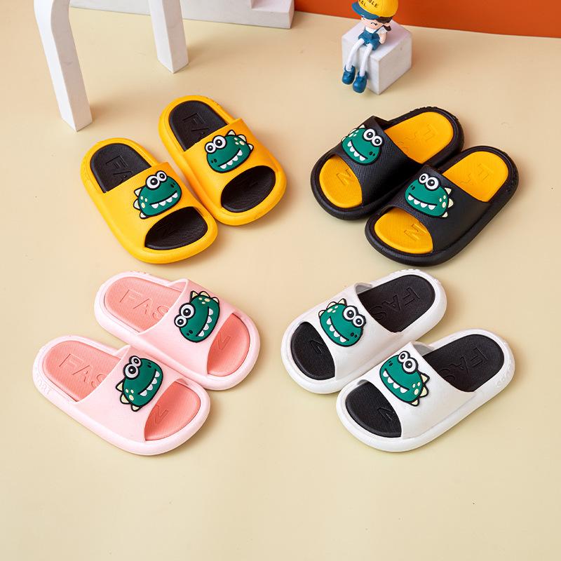 Летние новые милые детские тапочки с героями мультфильмов для детей старшего возраста, детей среднего возраста и девочек, домашняя одежда для пляжа, сандалии для мужчин и родителей