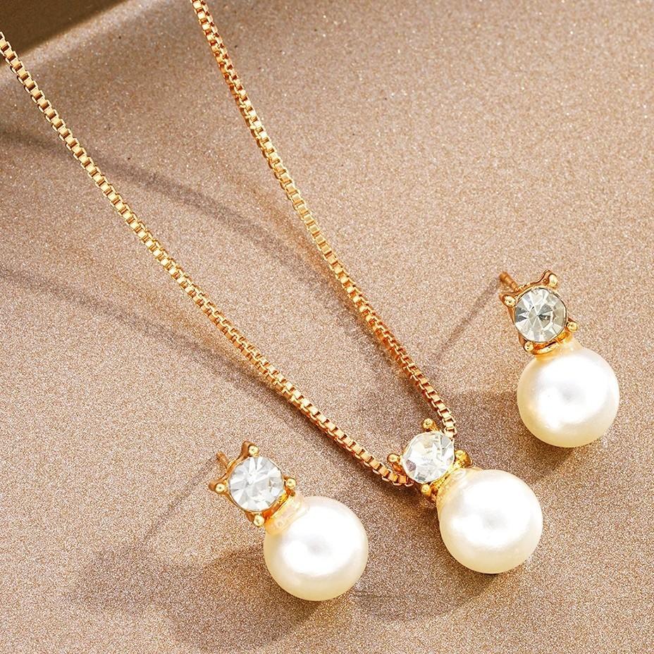 Нишевый дизайн серьги-подвески в виде красной вишни, инкрустированные бриллиантами, модные и универсальные, праздничные серьги-пусеты, серьги, придающие белизну