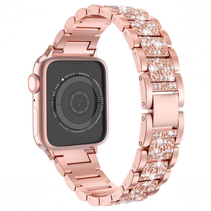 Совместимо с Apple Watch 7/8/9: Роскошный металлический ремешок с полным покрытием бриллиантами и дизайном из трех звеньев.