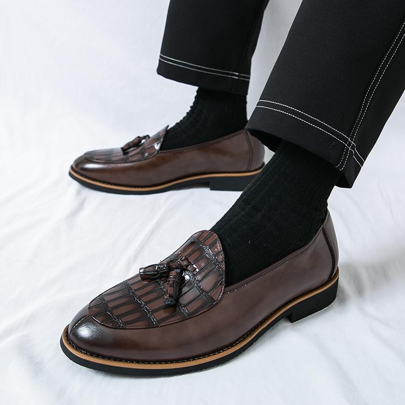 Fashion Fashion New Luxury Designer Men's Pointed Tassels Wedding Shoes Male Slip On Loafers Formal Dress Footwear Zapatos Hombre