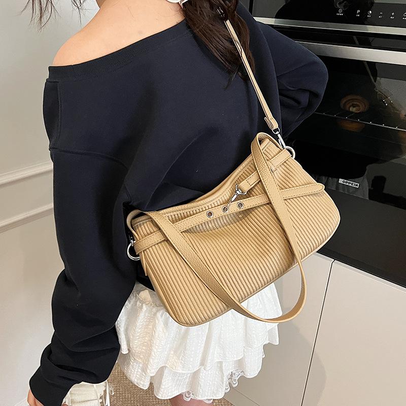 Корейская версия нишевый дизайн простая повседневная сумка через плечо женская 2025 лето новая высококачественная текстурированная сумка-мессенджер сумка-ведро