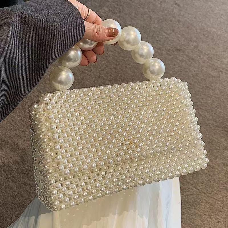 Сумка кроссбоди на одно плечо, украшенная жемчугом: Шикарная женская сумка с плетеным дизайном