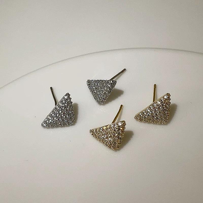 High-end full diamond three-dimensional triangular stud earrings women's light luxury retro elegance fashion temperament versatile earrings earrings
