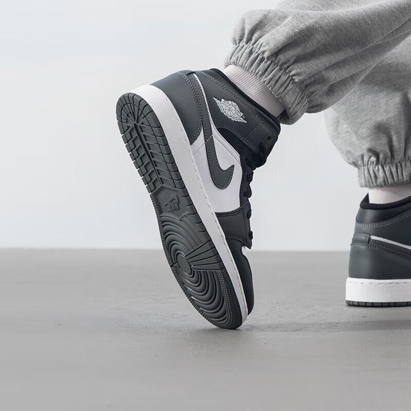 Air Jordan 1 Mid GS Черный Белый Железно-серый DQ8423-001