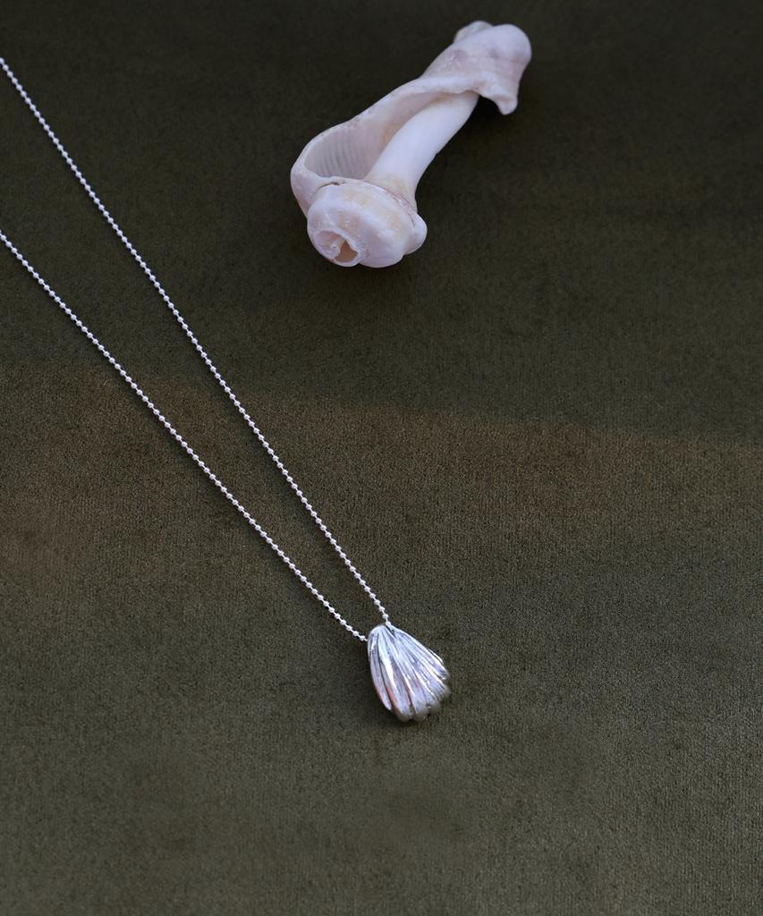 Reindeer Murmur Necklace 05