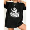 Черная футболка оверсайз с графическим принтом девушки на мотоцикле для повседневной носки и уличного стиля