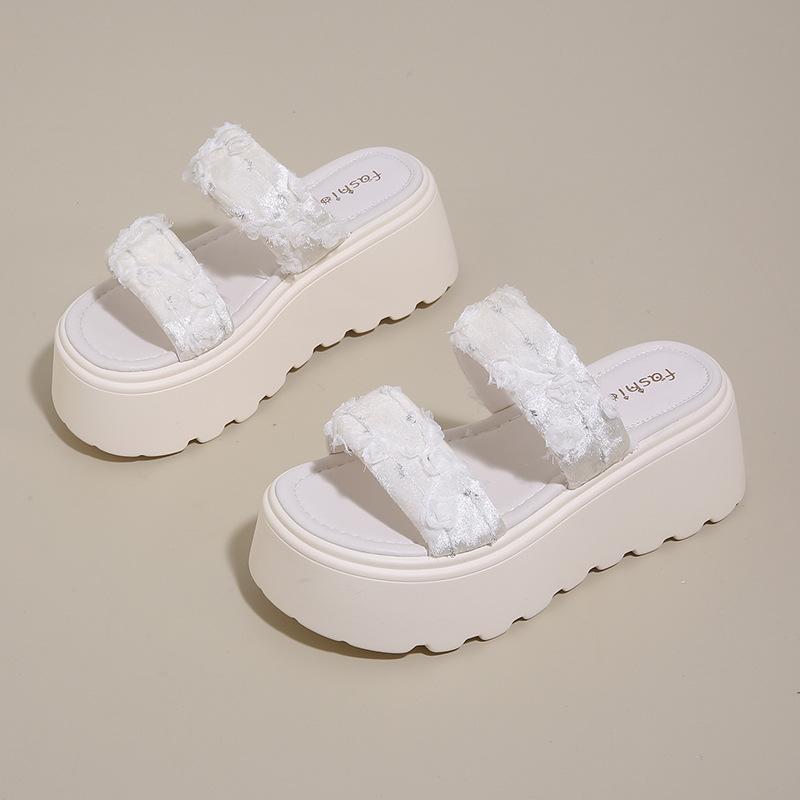 New Chinese Slippers Women's Summer Outer Wear 2025 New Summer Fashion Versatile Skirt Thick Bottom Beautiful Cool Slippers