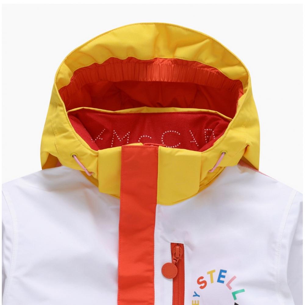 Детская лыжная куртка Stella Mccartney Tt2a20 Z0432 999 с блоками цвета, круглым логотипом и капюшоном