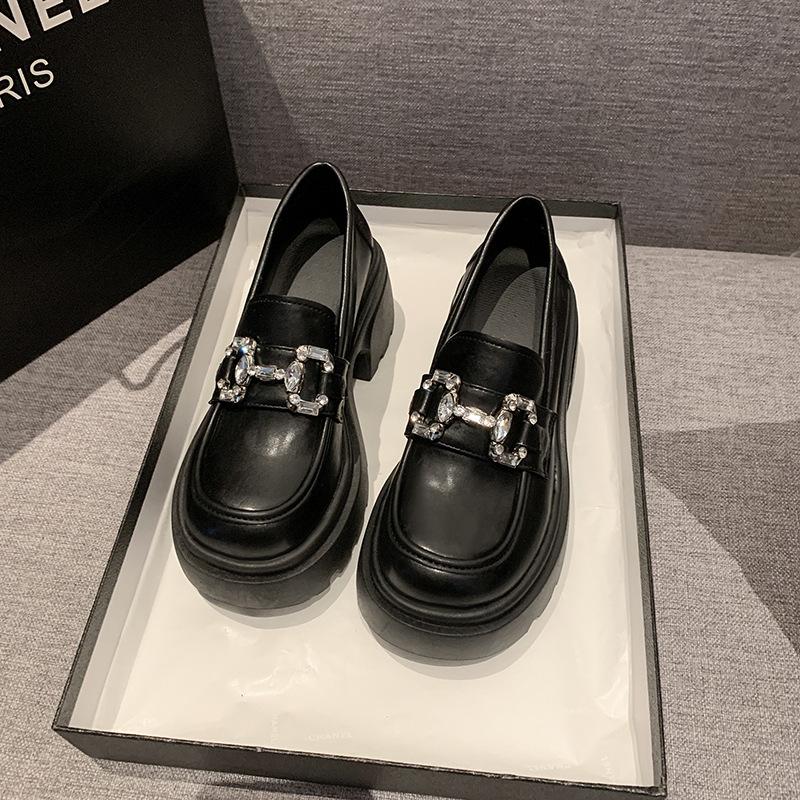 Лоферы на платформе женские весна-осень 2025 года новые универсальные французские ретро туфли на высоком каблуке со стразами черные кожаные туфли в британском стиле