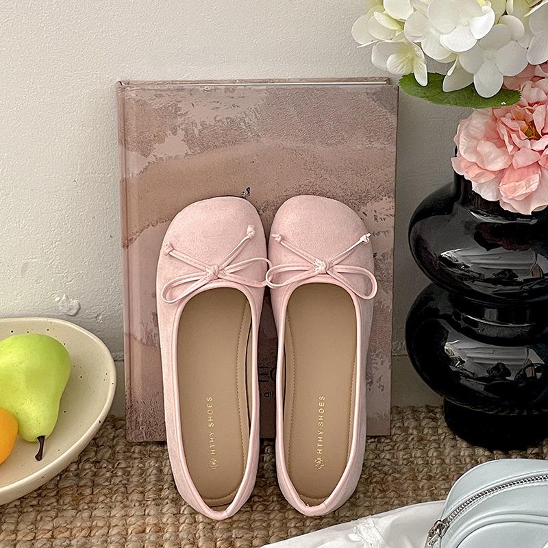 Модные, легкие, супер-огненные и красивые французские туфли на плоской подошве с мелким горлом для женщин 2025 года, новые летние туфли в стиле ретро Мэри Джейн