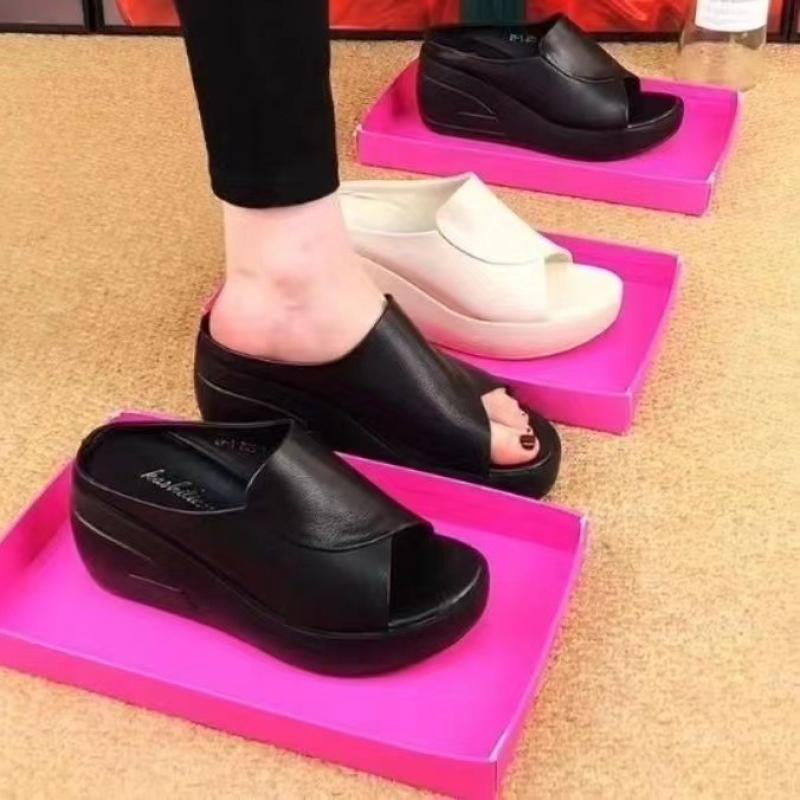 Летние женские тапочки, однотонные повседневные женские туфли, слипоны с открытым носком, прогулочные сандалии на танкетке, обувь