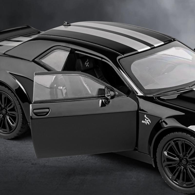 1/22 Dodge Challenger SRT Hellcat Alloy Musle Car Модель литой металлической спортивной машины Модель автомобиля Звук Свет Детская игрушка в подарок