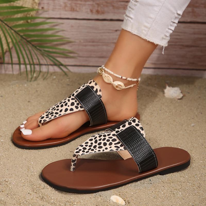Модные тапочки в европейском и американском стиле 2024 Лето Круглый носок Плоская подошва Повседневные Леопардовый принт Сандалии-вьетнамки Тапочки