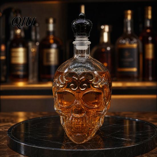 Barware Skull Decanter Whiskey Decanter, 500ml Gothic Glass Bottle with Stopper, Halloween Spirit Dispenser for Home Bar, Creepy Liquor