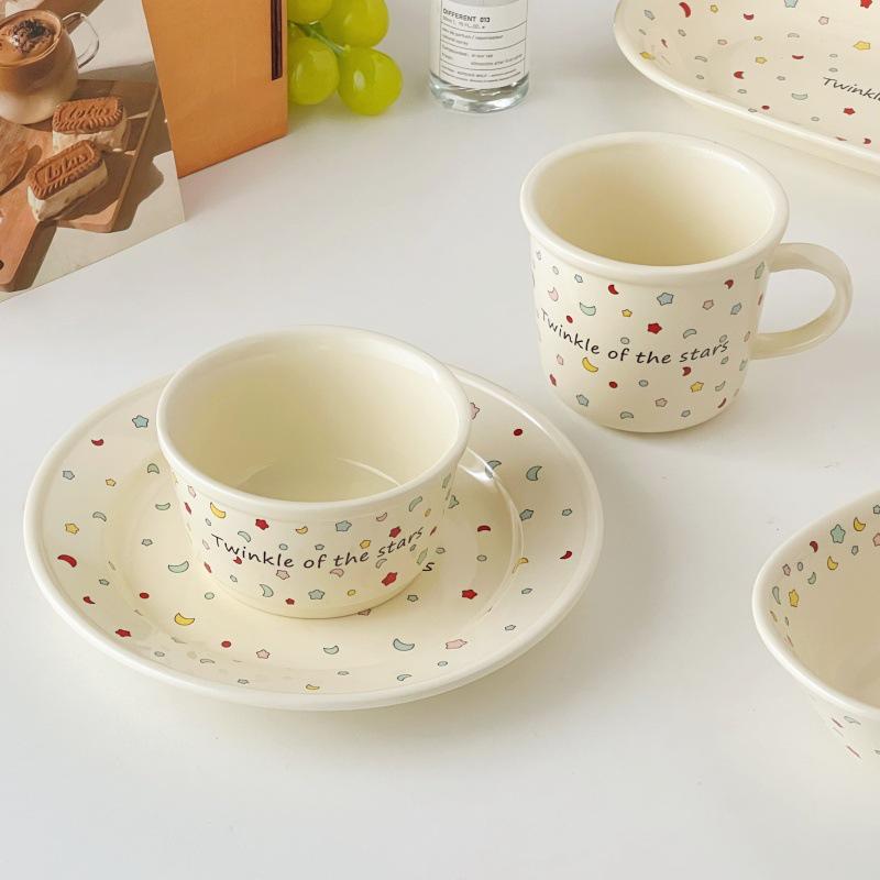 Простой сливочный набор посуды: Тарелка со звездой, Пиала для риса, Обеденная тарелка, Миска для фруктов, Десертная тарелка