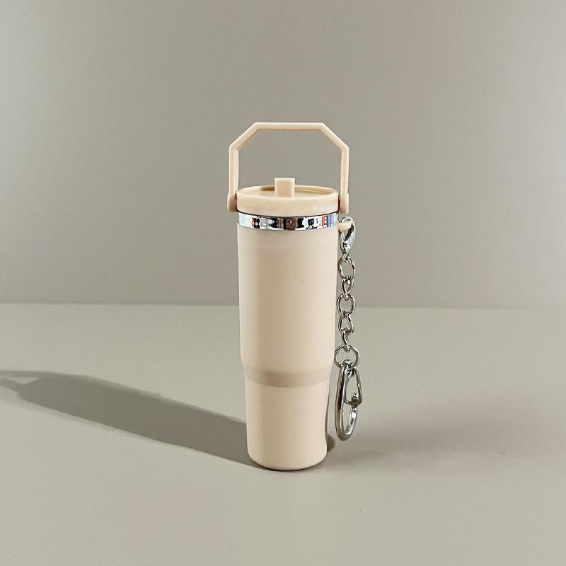 Брелок в виде кубка Ледяного Короля: Универсальный кулон Stanley для помады или крепления к рюкзаку