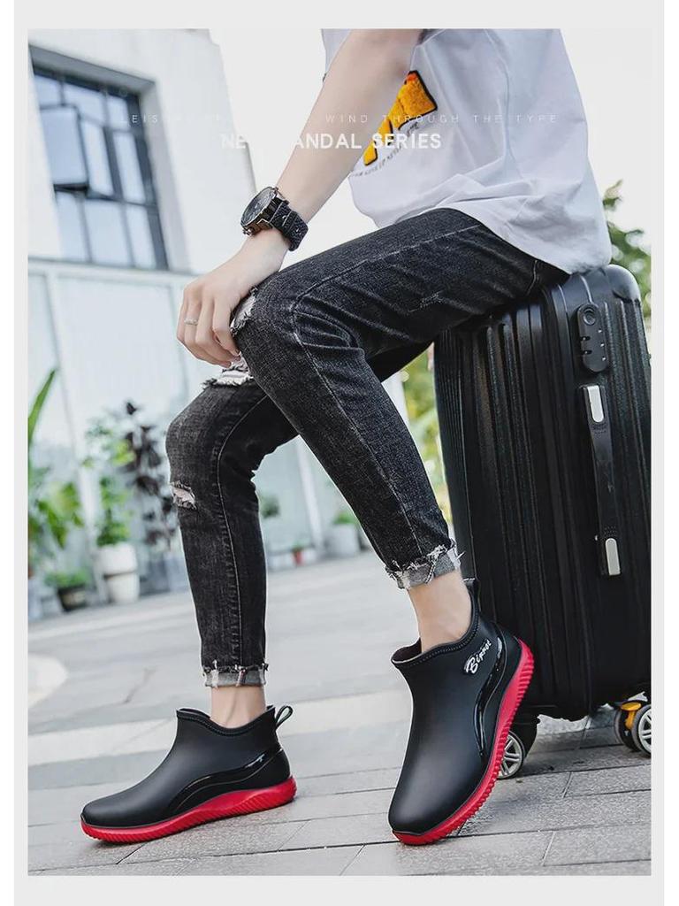 2025 Мужские водонепроницаемые низкие модные резиновые сапоги: Нескользящий и легкий для использования на улице и на кухне