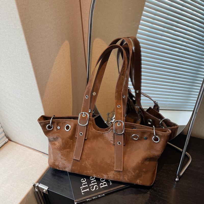 Сумка подмышку женская 2025 новая модная универсальная с высоким чувством ретро сумка через плечо для работы и поездок ручная сумка