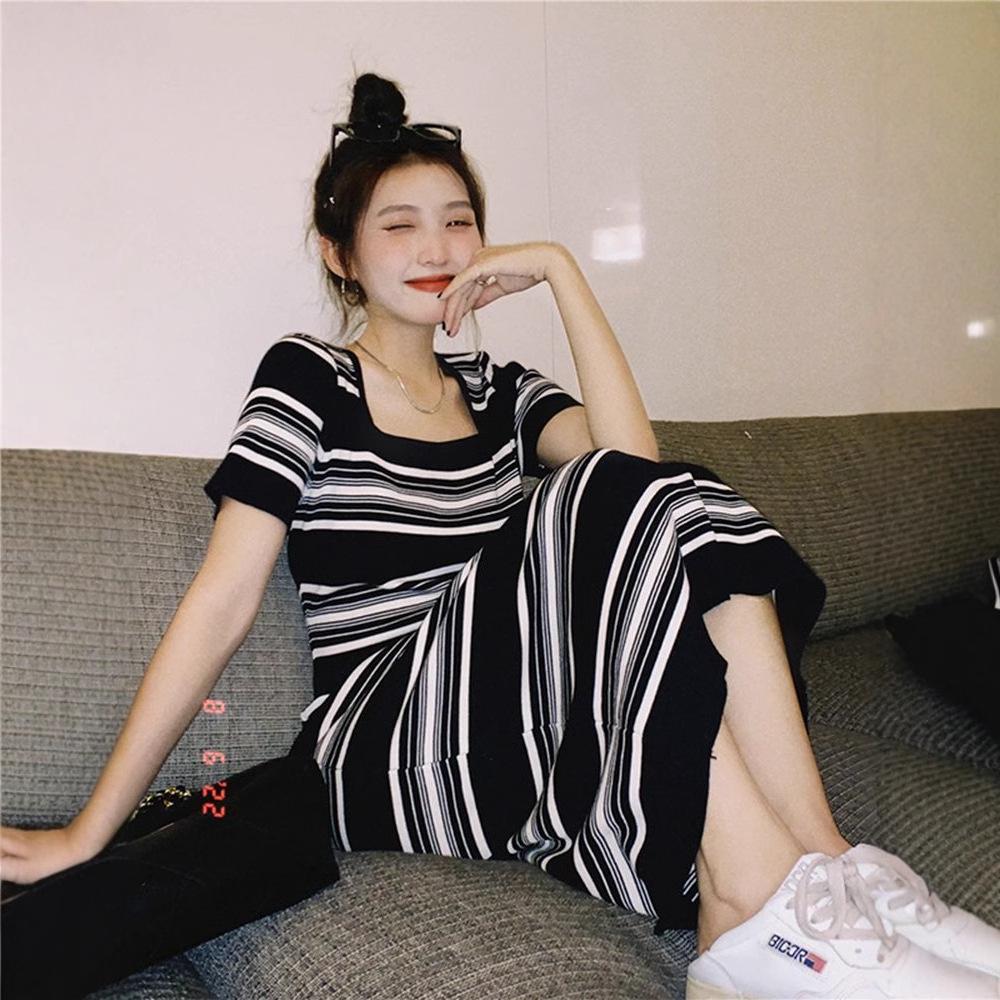 Повседневное вязаное платье в полоску - Женское лето 2025, Свободное, стройнящее, средней длины, с коротким рукавом, в ленивом стиле