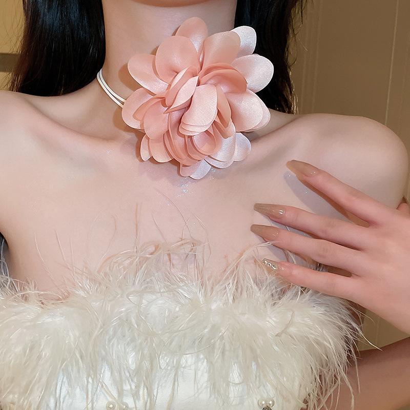 Преувеличенный, носите удлиненное ожерелье с цветком, женская нишевая индивидуальность, милая и крутая шейная цепочка в стиле, модное темпераментное ожерелье.