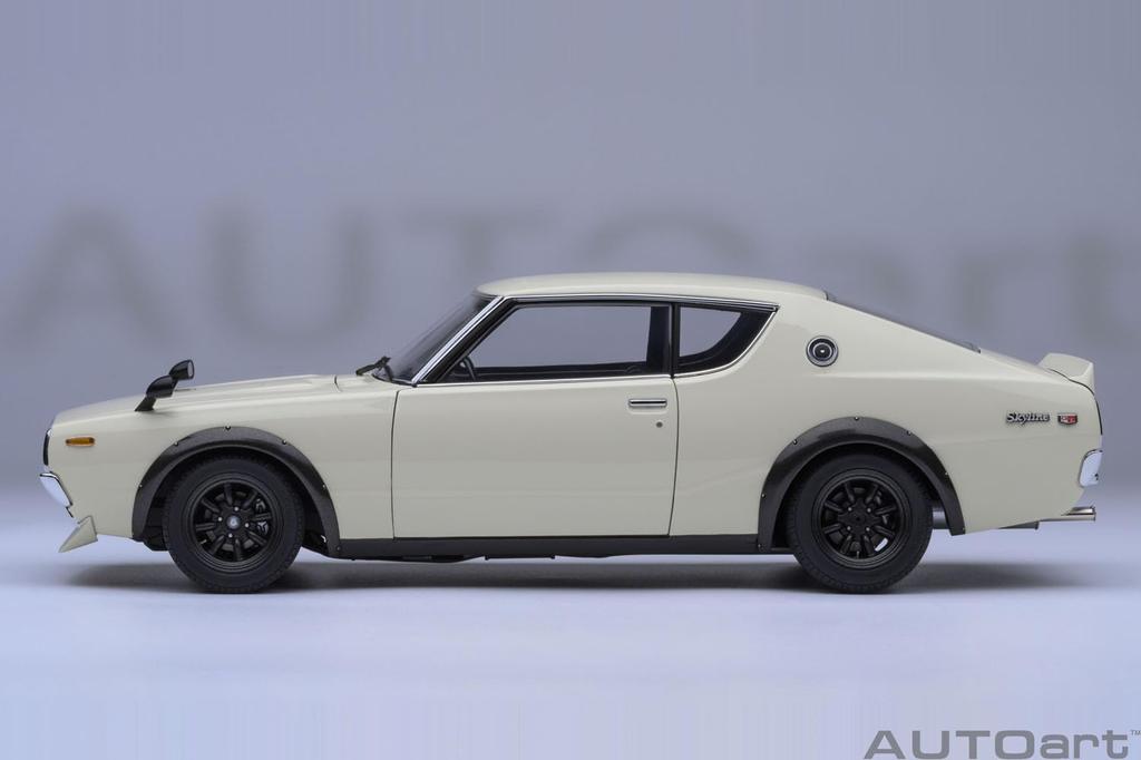 AUTOart Scale Nissan Skyline Tuned Version White Finished Model 77467 1/18 2000GT-R (KPGC110)