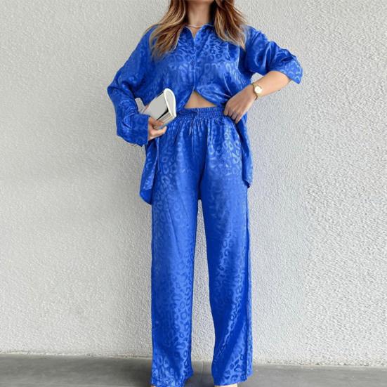 Комплект из рубашки и брюк с леопардовым принтом, длинными рукавами, широкими штанинами, свободной эластичной резинкой на талии, однобортный, из мягкого атласа с лацканами и шнурком