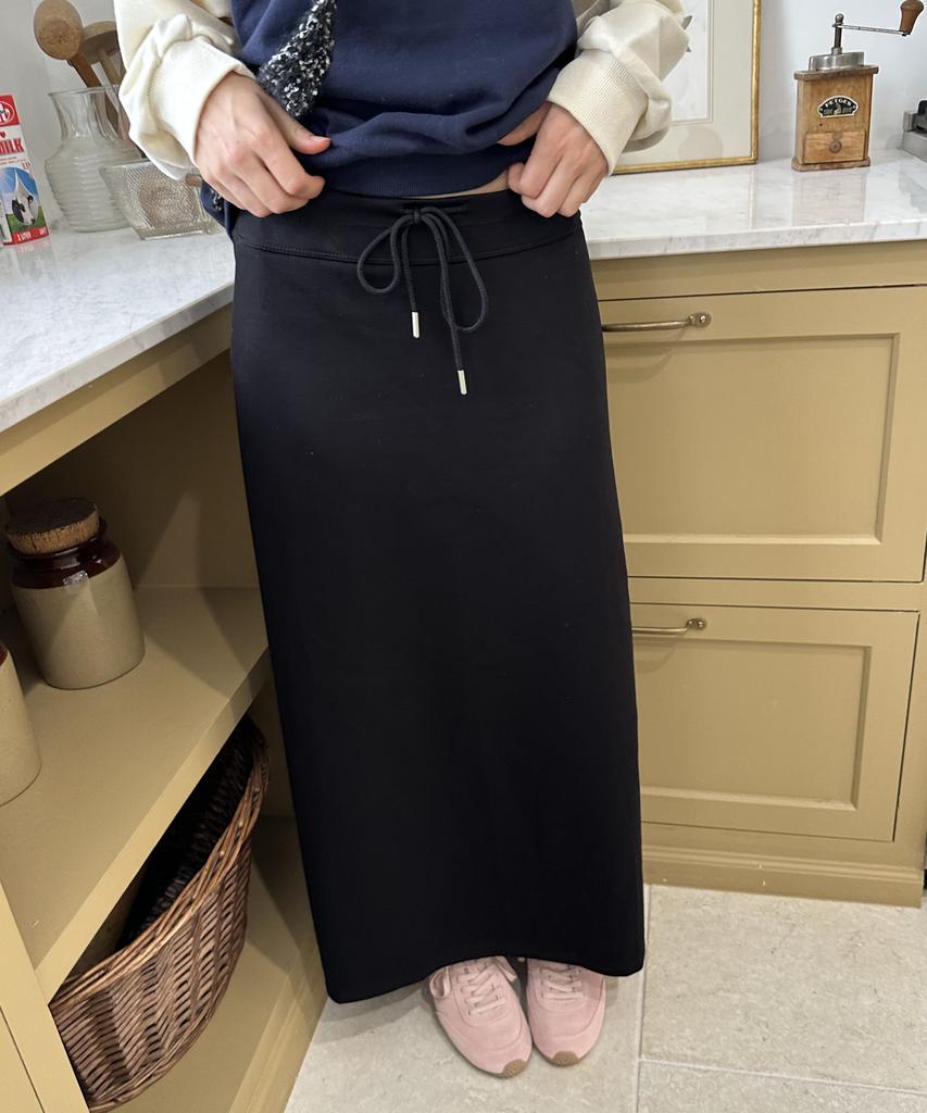 Delaidy Neighbor Sweat Skirt (Black)