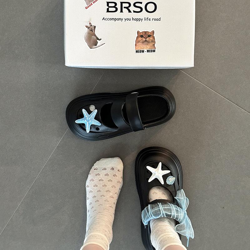 Интернет-знаменитость взрывной белый высокая платформа дырявые туфли женские 2025 новый летний стиль милый мультяшный сумка голова тапочки прилив