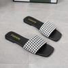Тапочки на плоской подошве женские летние новые шахматные пляжные одно слово классные тапочки женские