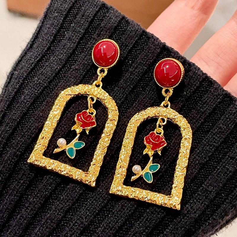 Модные серьги-подвески для женщин