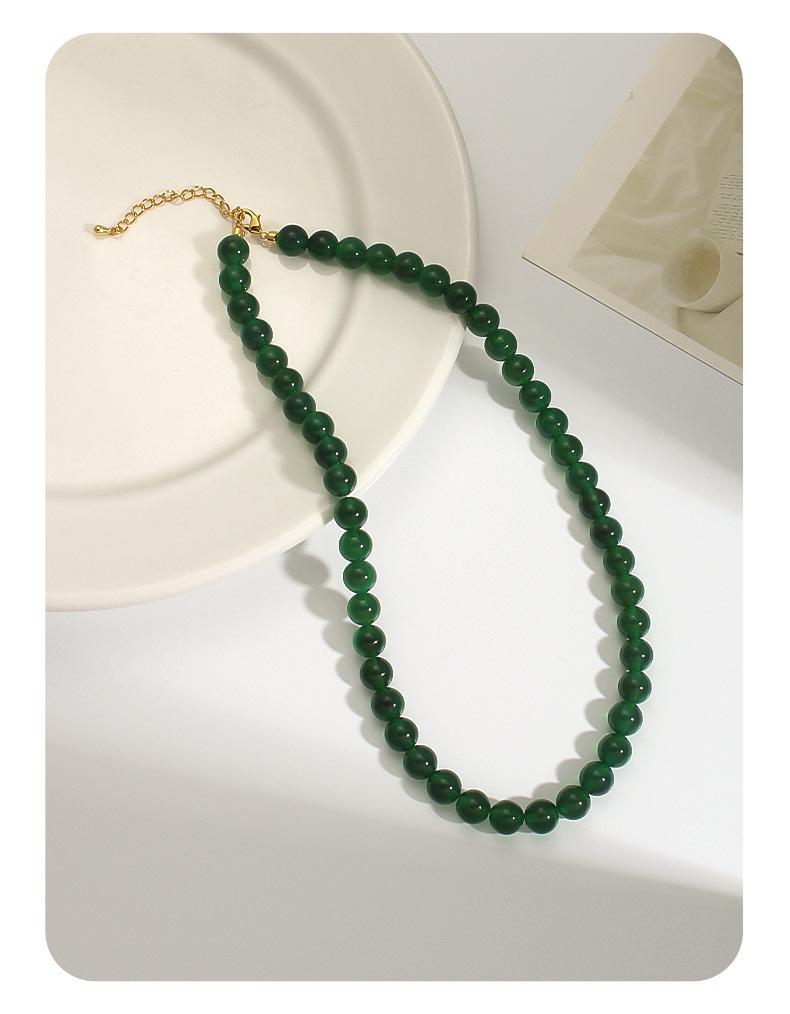 Ожерелье из бусин зеленого и красного агата в этническом стиле с халцедоном