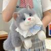 Мягкая Говорящая Плюшевая Игрушка Кошка Симуляция Куклы-Тряпичной Куклы с Слюнявчиком Очаровательная Мягконабивная Игрушка для Стола Спальни