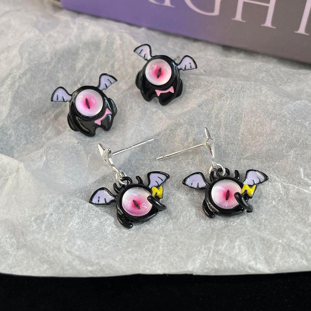 «Изысканные серьги в виде мультяшного летающего монстра — серебряные иглы, забавные и уникальные для студентов»