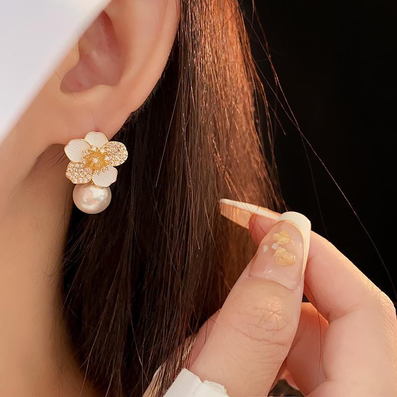 1 пара сережек-подвесок в виде милых цветов с эмалью и жемчугом для женщин и девочек, ювелирные аксессуары, персонализированные универсальные серьги