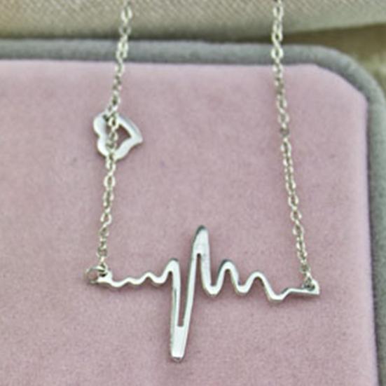 Necklace Exquisite Clasp Closure Women Alloy Heart Jump Pendant Chain for Wedding