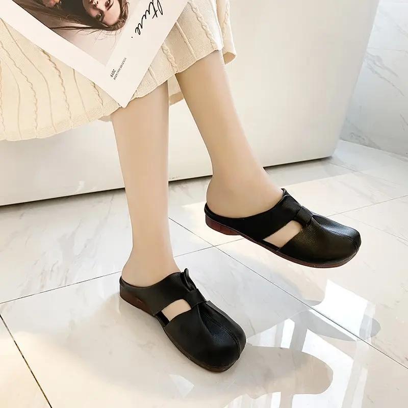 2024 Весна и лето Новые кожаные тапочки женские простые мягкие тапочки из искусственной кожи на плоской подошве полые женские сандалии повседневная женская обувь